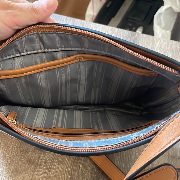 FIORELLI PURSE brand new! Never worn! - Picture 9 of 10